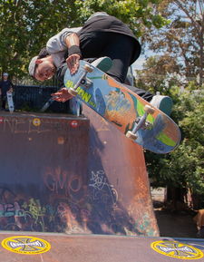 爱游戏体验-全国青少年滑板锦标赛青春燃烧，中国青少年滑板锦标赛冠军